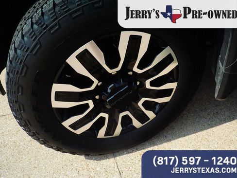 Used 2024 GMC Sierra 2500 Denali Ultimate AWD/4WD image 9