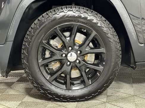 Used 2016 Jeep Cherokee Sport FWD image 29