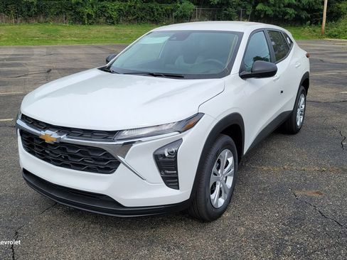 New 2026 Chevrolet Trax LS FWD image 5