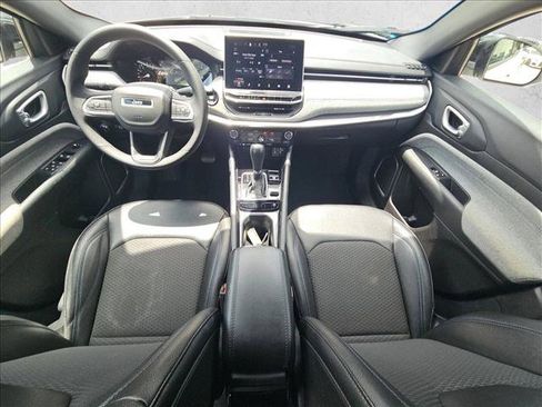 Used 2024 Jeep Compass Latitude AWD/4WD image 17