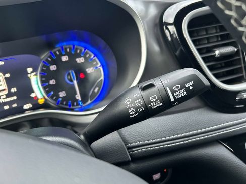 Used 2026 Chrysler Pacifica Select image 28