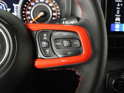 Used 2024 Jeep Gladiator Rubicon w/ Technology Group image 25