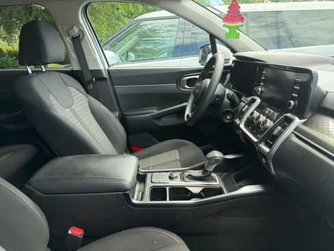 Used 2023 Kia Sorento LX FWD image 6