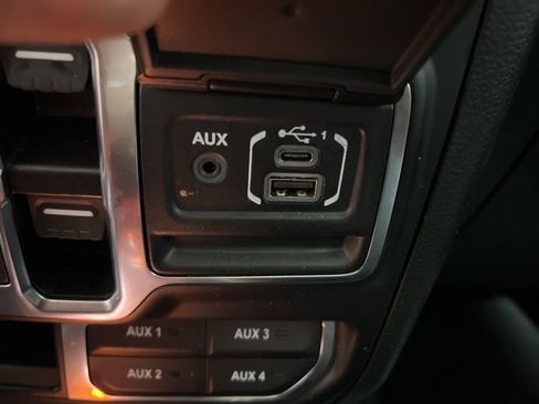 Used 2023 Jeep Wrangler Unlimited Sahara image 34