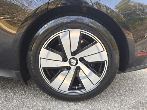 Used 2021 Porsche Taycan image 33