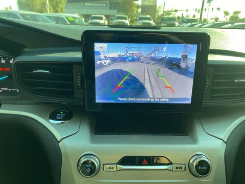 Used 2020 Ford Explorer XLT image 17