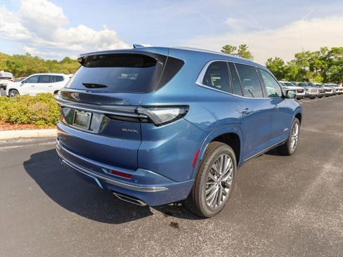 New 2026 Buick Enclave Avenir w/ Super Cruise Package FWD image 9