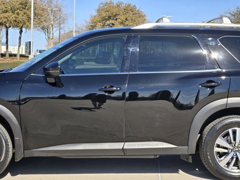 Used 2024 Nissan Pathfinder SL image 12