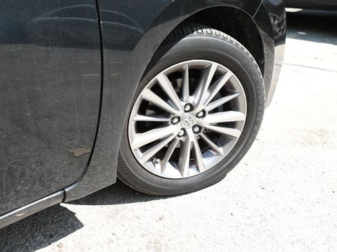 Used 2015 Toyota Corolla LE FWD image 9