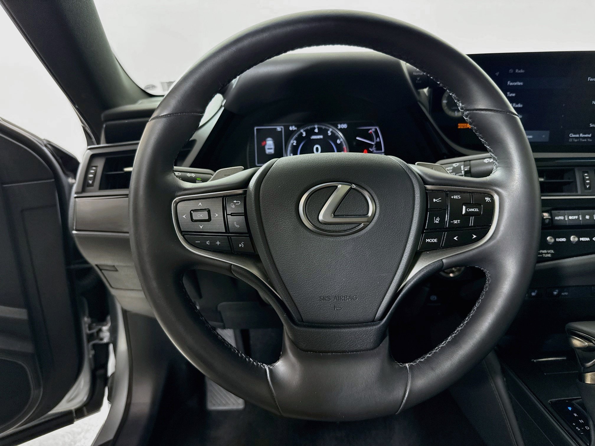 Used 2024 Lexus ES 350 w/ Premium Package FWD image 12