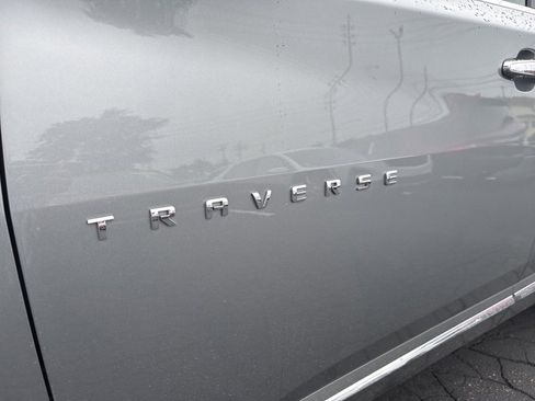 Used 2023 Chevrolet Traverse Premier image 10