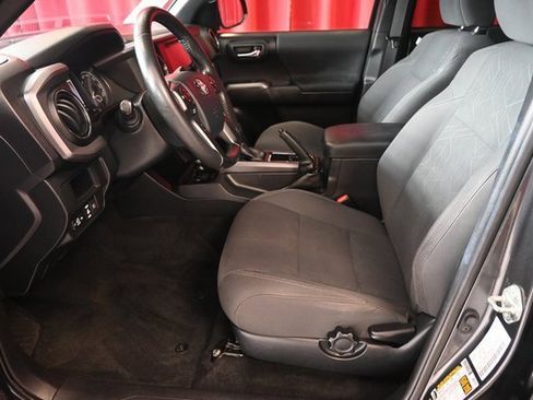 Used 2018 Toyota Tacoma TRD Off-Road image 5