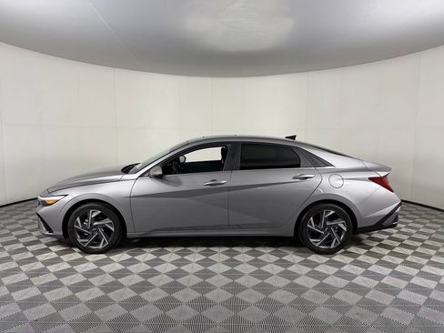 Used 2025 Hyundai Elantra Limited FWD image 10
