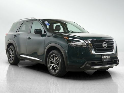 Used 2024 Nissan Pathfinder Platinum AWD/4WD image 7