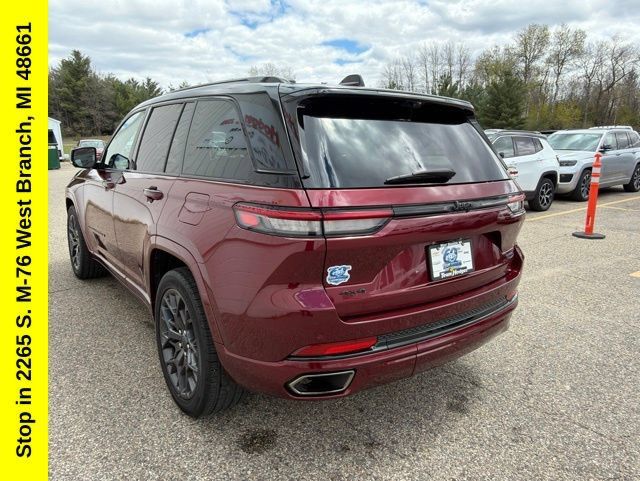 Used 2024 Jeep Grand Cherokee Summit AWD/4WD image 9