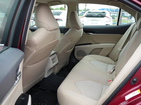 Used 2018 Toyota Camry LE FWD image 15