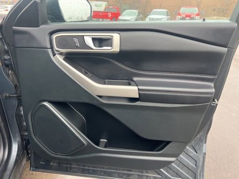 Used 2023 Ford Explorer XLT w/ Equipment Group 202A image 10