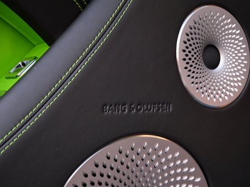 New 2025 Bentley Bentayga image 17