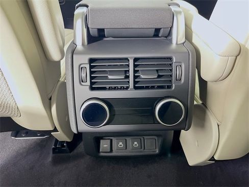 Used 2024 Land Rover Discovery S image 18