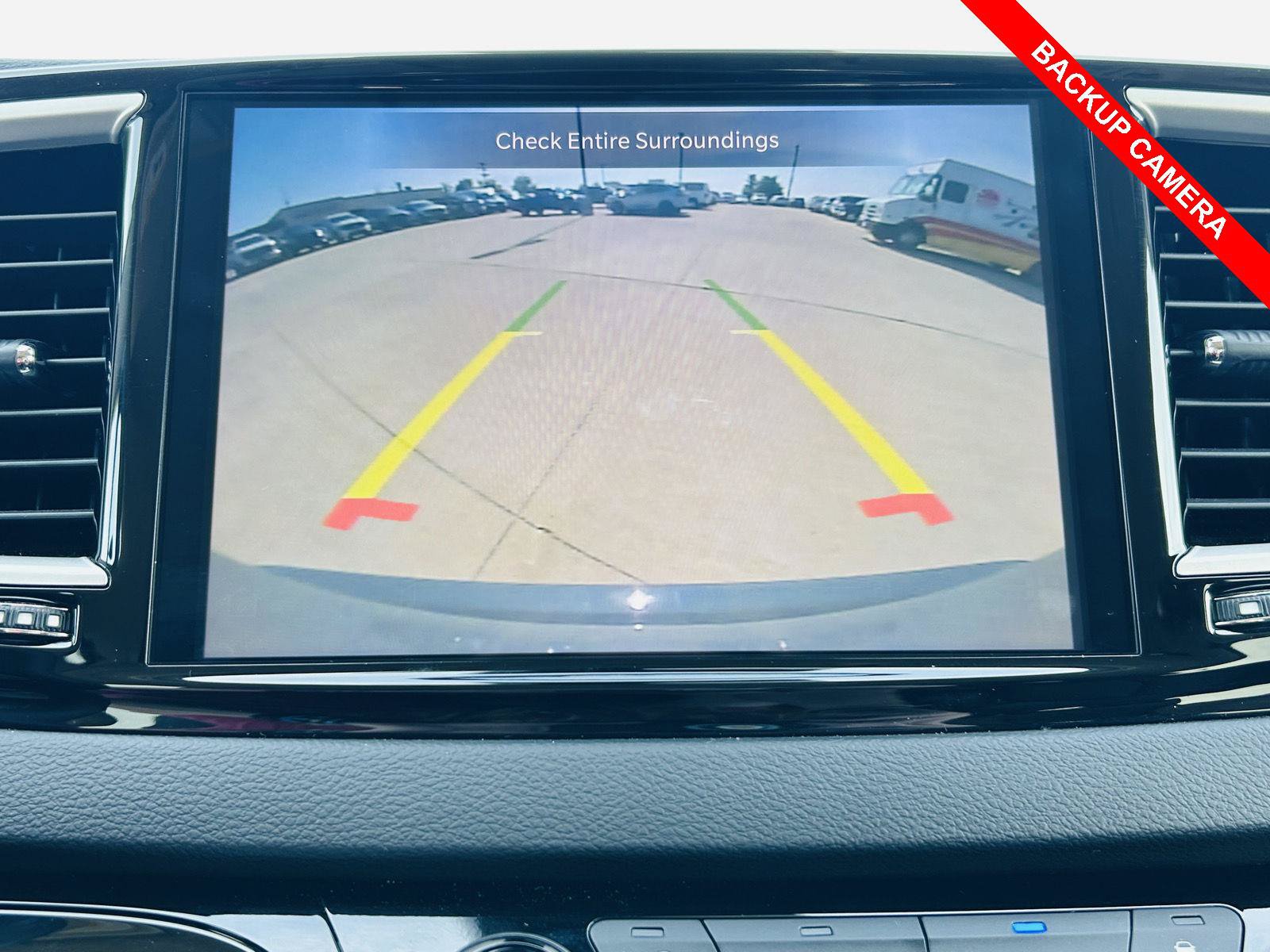 Used 2023 Chrysler Pacifica Touring-L FWD image 9