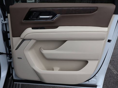 New 2026 GMC Yukon XL Denali w/ Denali Reserve Package image 25