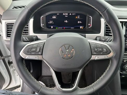Used 2023 Volkswagen Atlas SE image 16