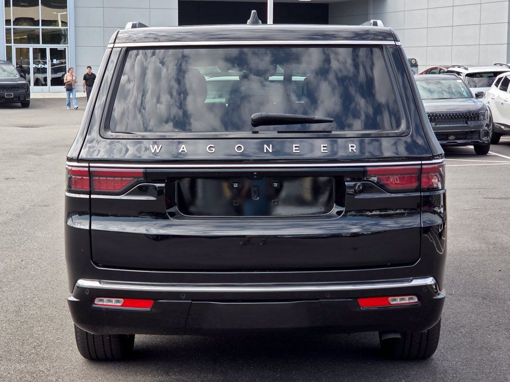 Used 2025 Jeep Wagoneer L Series II w/ 8-pass Seating Package AWD/4WD image 5