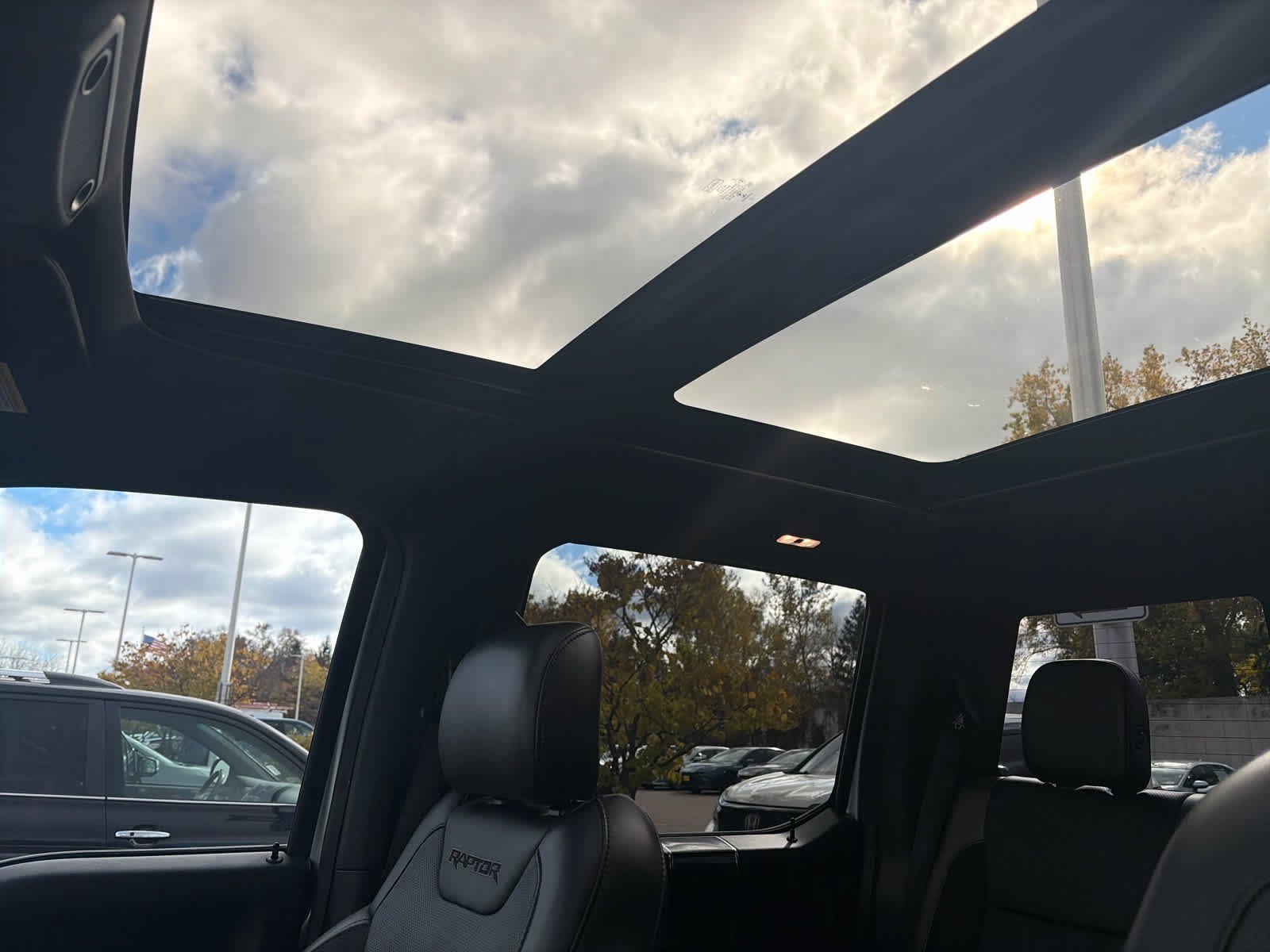 Used 2019 Ford F150 Raptor w/ Equipment Group 802A Luxury AWD/4WD image 7