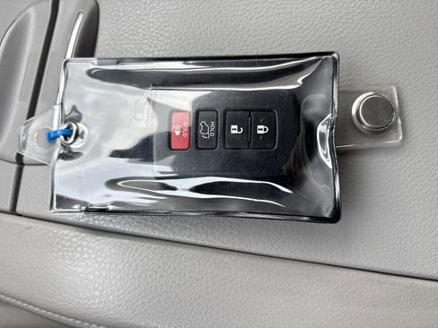 Used 2017 Toyota Highlander Limited image 36