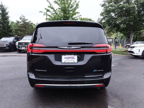 Used 2022 Chrysler Pacifica Touring-L w/ Uconnect Theater Family Group FWD image 10