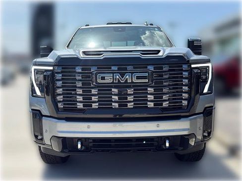 Used 2025 GMC Sierra 2500 Denali Ultimate w/ Max Trailering Package AWD/4WD image 2