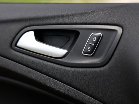 Used 2015 Ford Escape SE FWD image 34