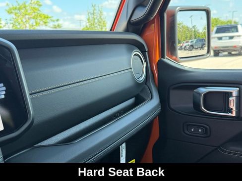 New 2025 Jeep Wrangler Unlimited Sahara AWD/4WD image 22
