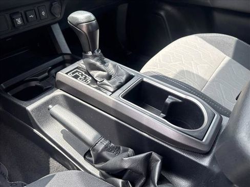Used 2020 Toyota Tacoma TRD Sport AWD/4WD image 19