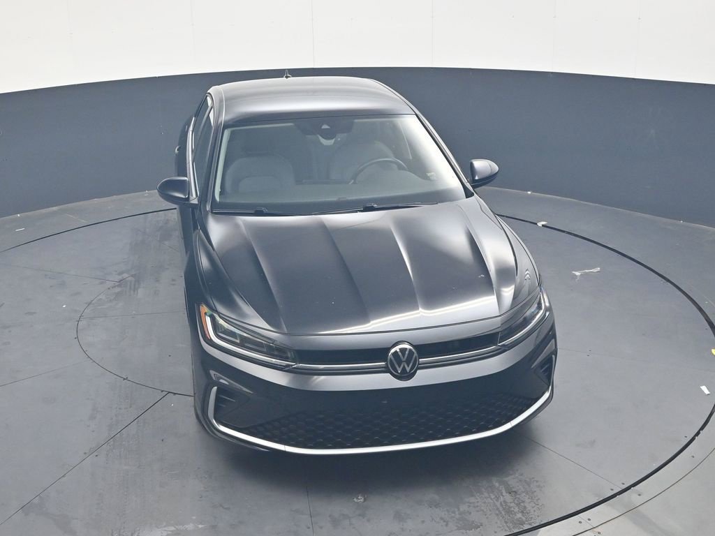 Used 2025 Volkswagen Jetta SE FWD image 32