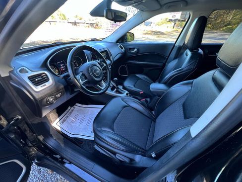 Used 2020 Jeep Compass Latitude w/ Cold Weather Group AWD/4WD image 9