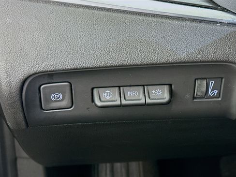 Used 2024 Buick Enclave Premium image 17