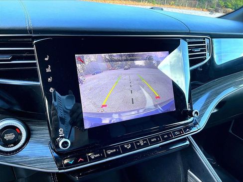 Used 2022 Jeep Wagoneer Series III w/ Flexible Seating Group image 18