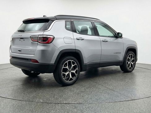 Used 2025 Jeep Compass Limited image 9