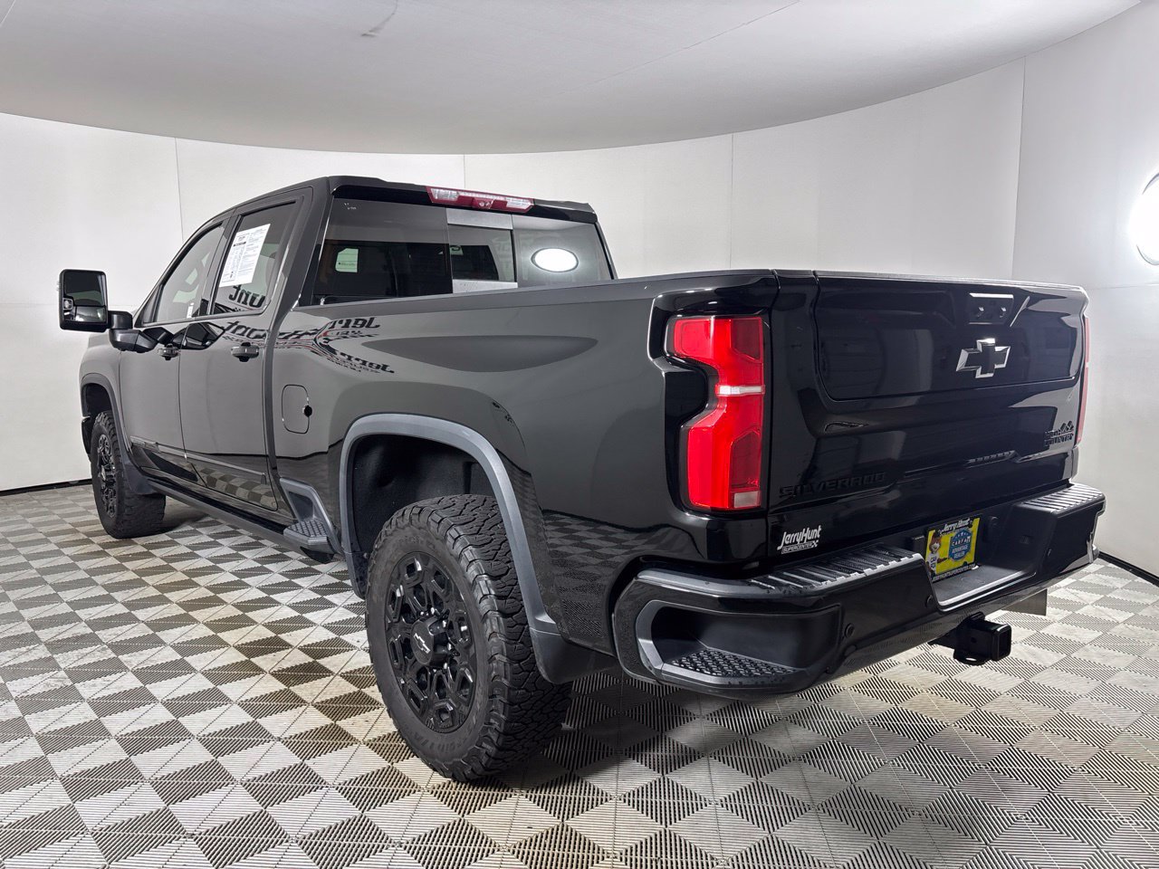 Used 2024 Chevrolet Silverado 2500 High Country w/ High Country Premium Package AWD/4WD image 6