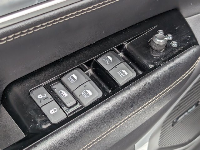 Used 2024 Jeep Wagoneer Series II w/ Flexible Seating Group AWD/4WD image 16