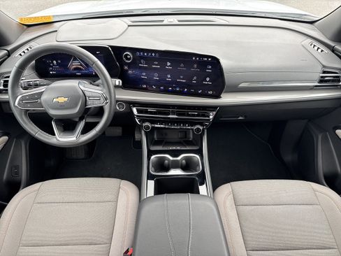Used 2026 Chevrolet Traverse LT FWD image 16