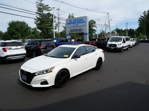 Used 2022 Nissan Altima 2.5 SR w/ Midnight Edition Package AWD/4WD image 1