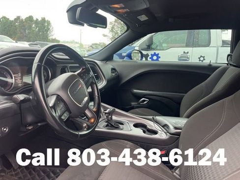 Used 2020 Dodge Challenger SXT RWD image 5