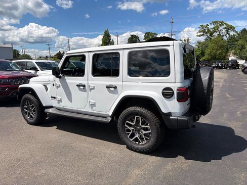 New 2026 Jeep Wrangler Unlimited Sahara AWD/4WD image 3
