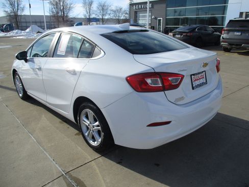 Used 2018 Chevrolet Cruze LT image 3