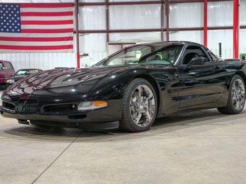 Used 1998 Chevrolet Corvette Coupe w/ Memory Pkg RWD image 1