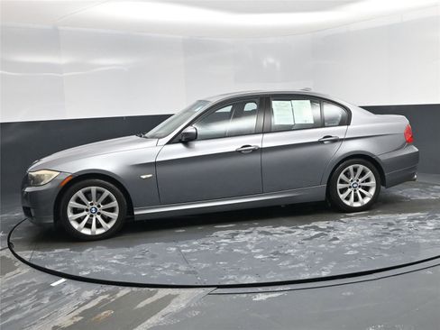 Used 2011 BMW 328i 328i image 3