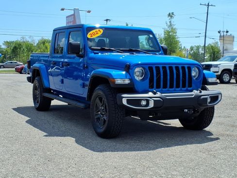 Used 2021 Jeep Gladiator Sport AWD/4WD image 3
