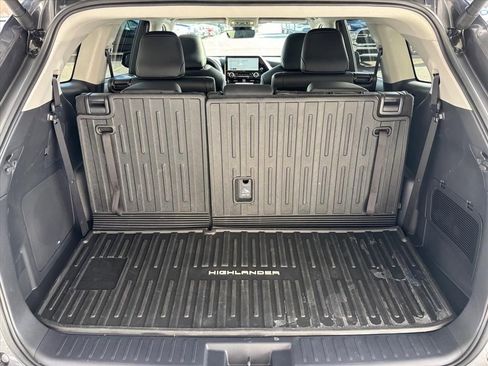 Used 2025 Toyota Highlander Limited image 3